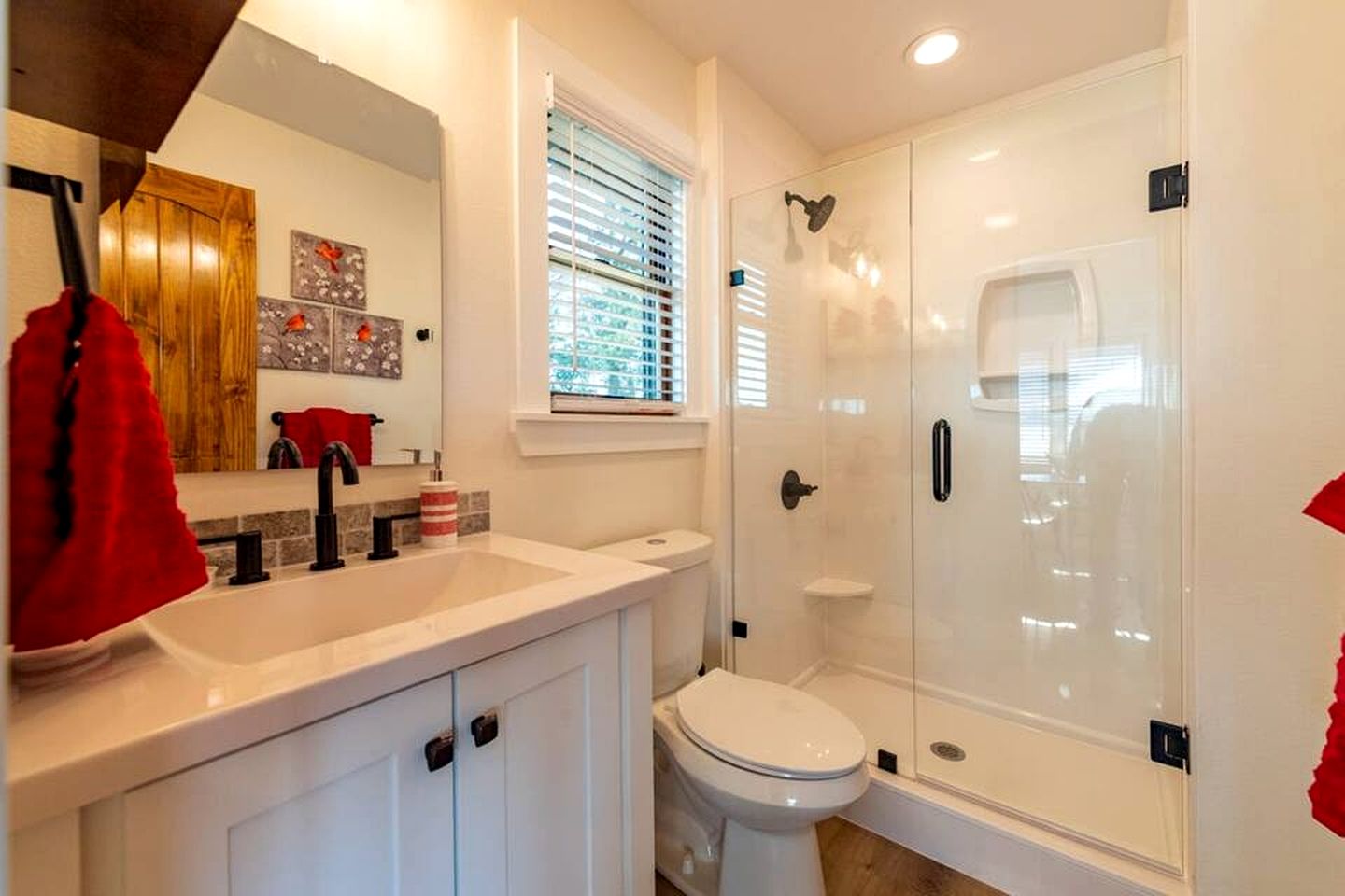 Cute Cabin for Two, Perfect for Memorable Glamping Escapes in Waco, Texas