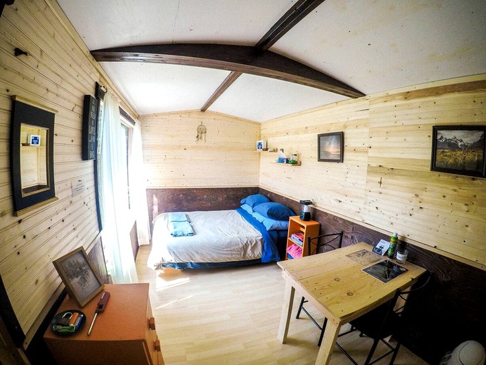 Cabins (Golden, British Columbia, Canada)