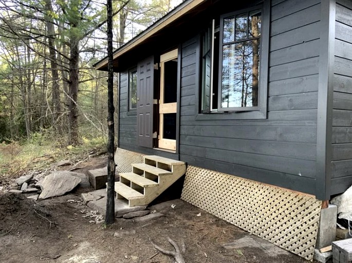 This Ontario glamping cabin is the perfect tranquil escape for couples.