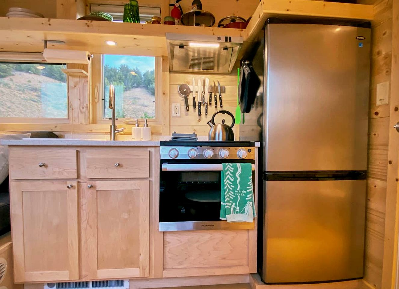 Rainbow Tiny Home with View & Hot Tub near Hot Springs, El Prado, NM