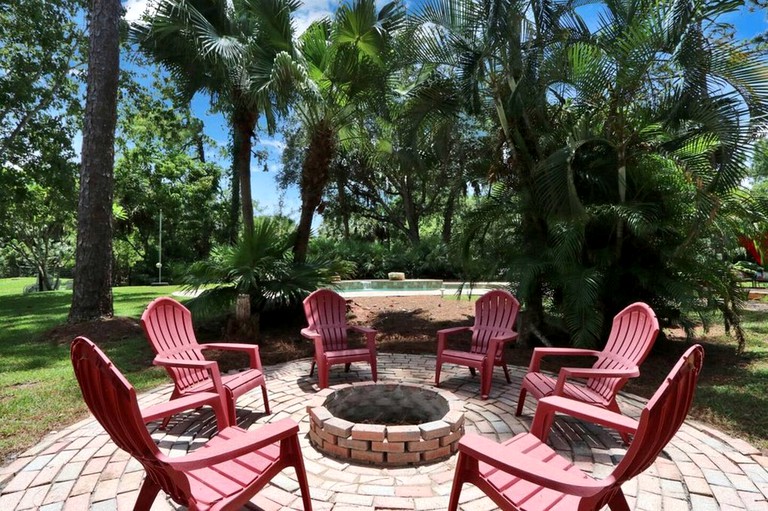 Log Cabins (West Palm Beach, Florida, United States of America)