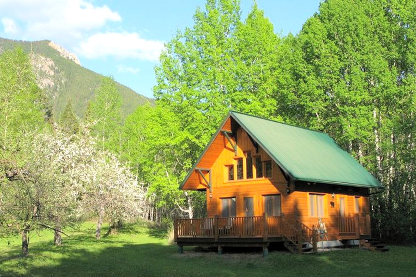 Gorgeous Windermere Valley Cabin Rental for a Natural Retreat in British Columbia