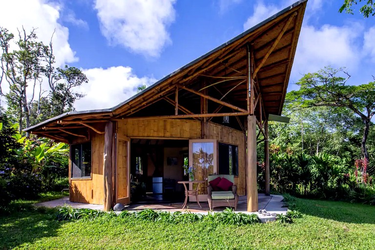Go glamping in Hawaii in this cottage rental!