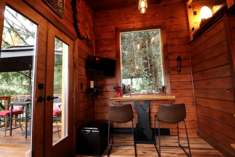 Tree Houses (Vancouver Island, British Columbia, Canada)