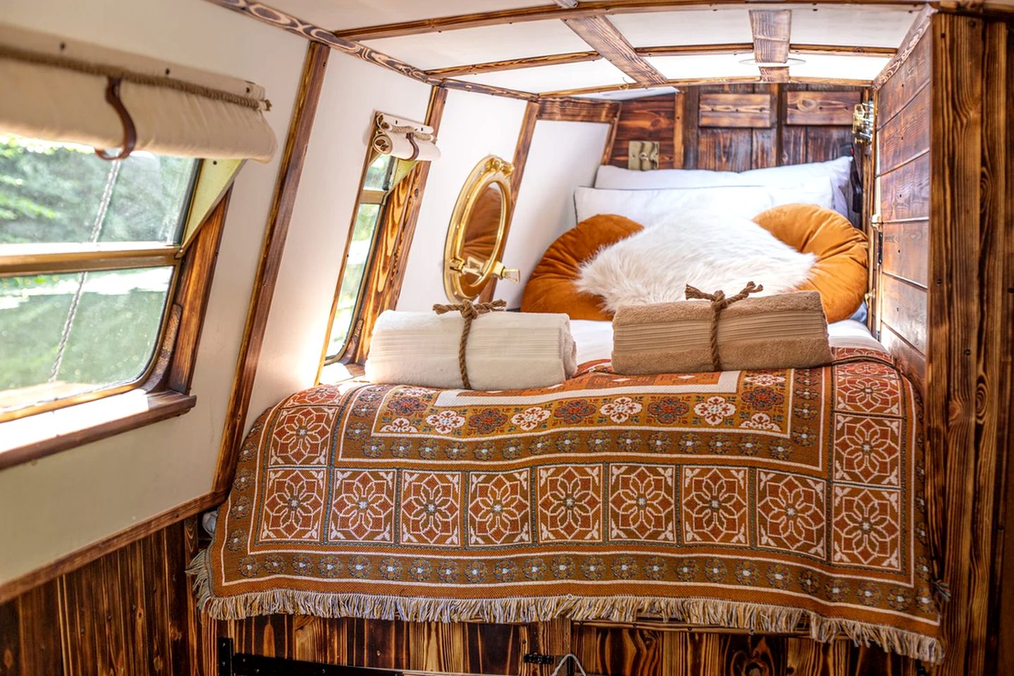 Tiny Boat Rental for One of The Best Getaways in Scotland