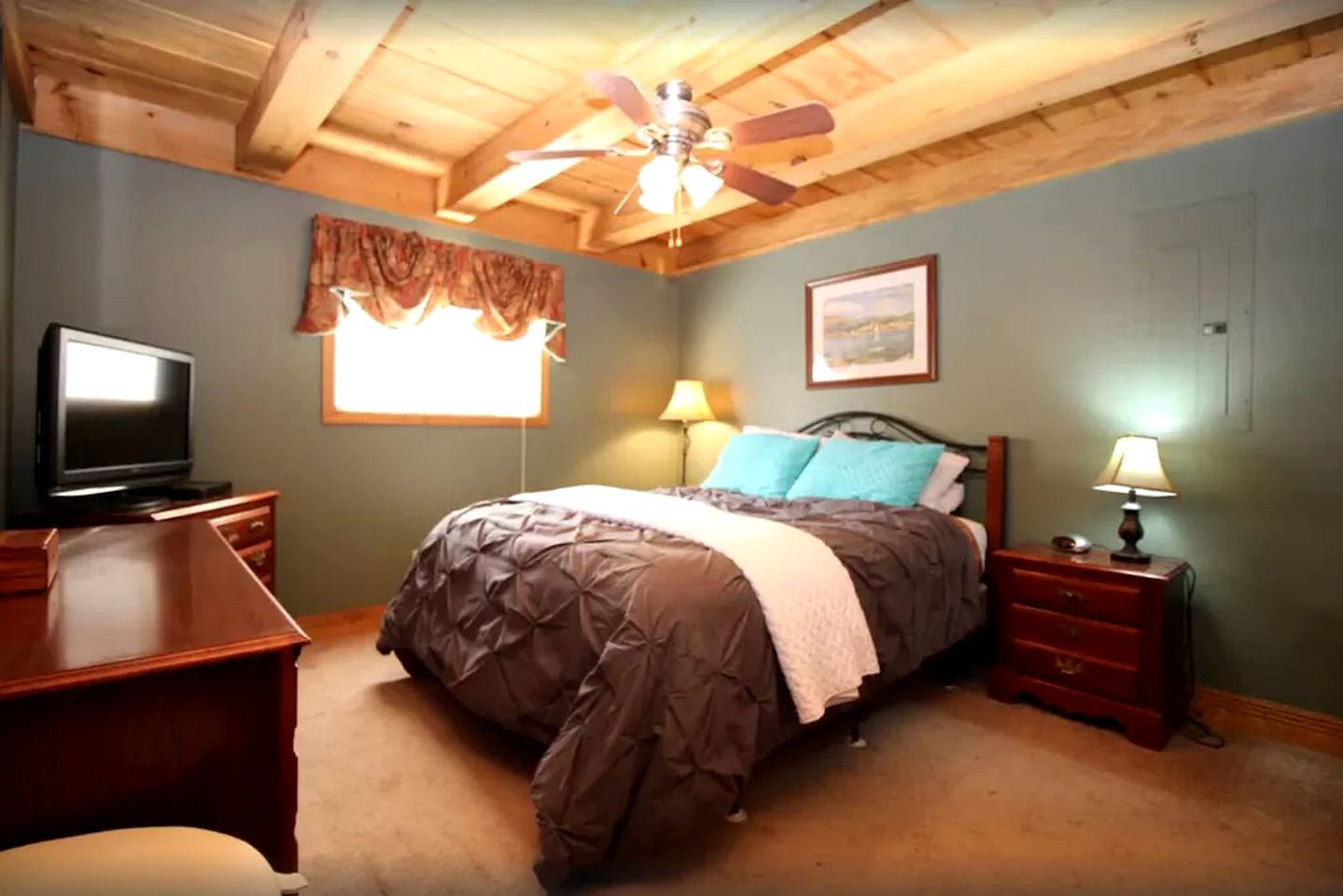 Regal Tennessee Retreat with a Dock on the Shores of Norris Lake