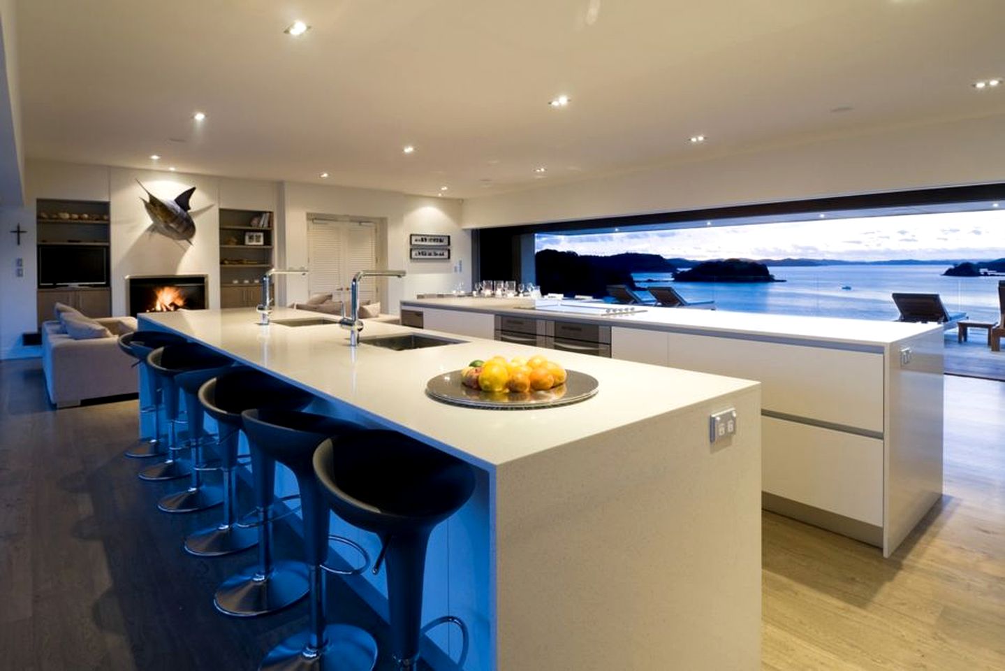 Stunning Luxury Beach House in Oke Bay for Amazing Family Holidays on the North Island