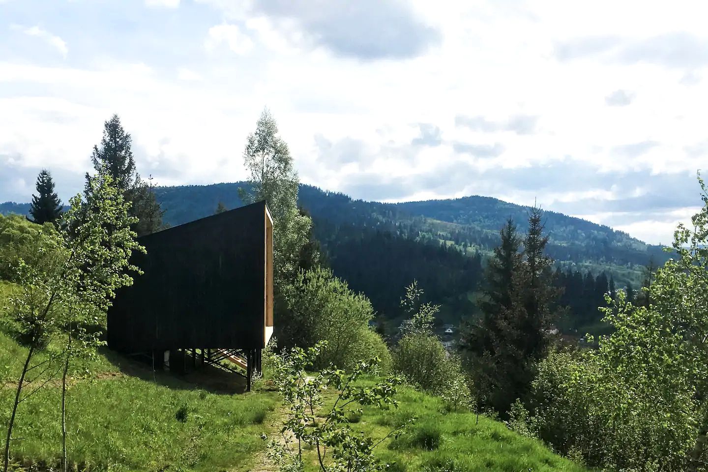 Eco-Friendly Tiny House Rental Perfect for a Peaceful Ukraine Holiday