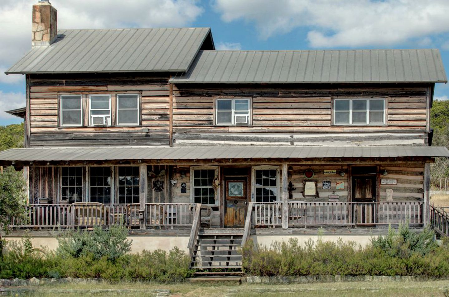 1800's Antique Log Cabin with Modern Amenities near Fredericksburg and Kerrville, Texas