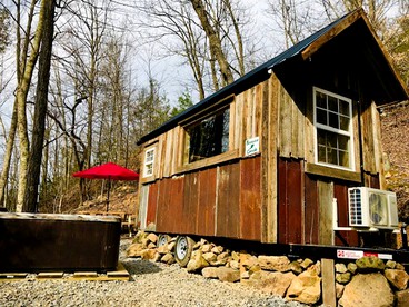 Cozy and Rustic Cabin Rental in the Smokies for Romantic Getaways in Tennessee photo 3