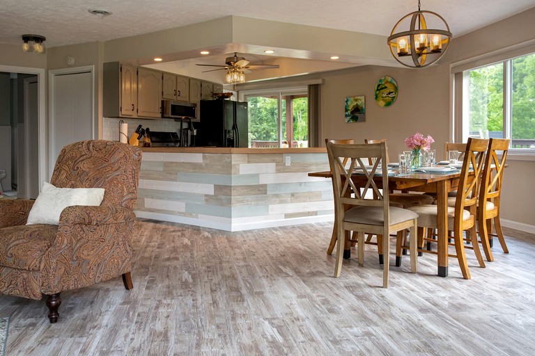 Cabins (Perrysville, Ohio, United States of America)