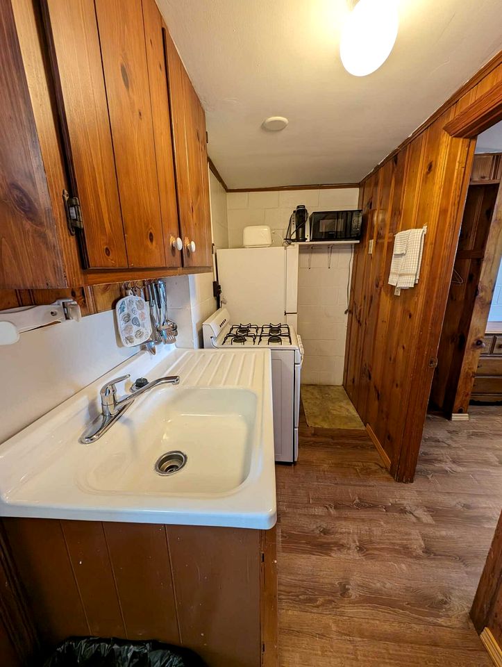 Elegant Oceanfront Cottages with Private Beach Access in North Truro, Massachusetts