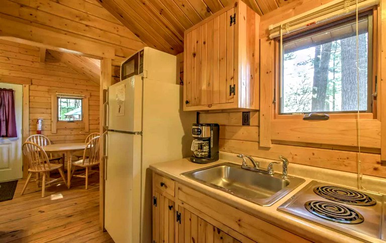 Cabins (Wisconsin Dells, Wisconsin, United States of America)