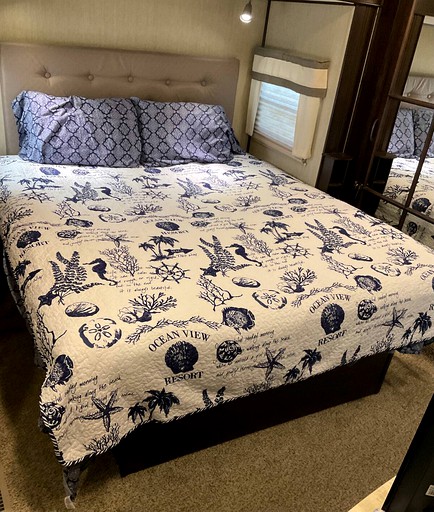 Caravans (Bay City, Texas, United States of America)