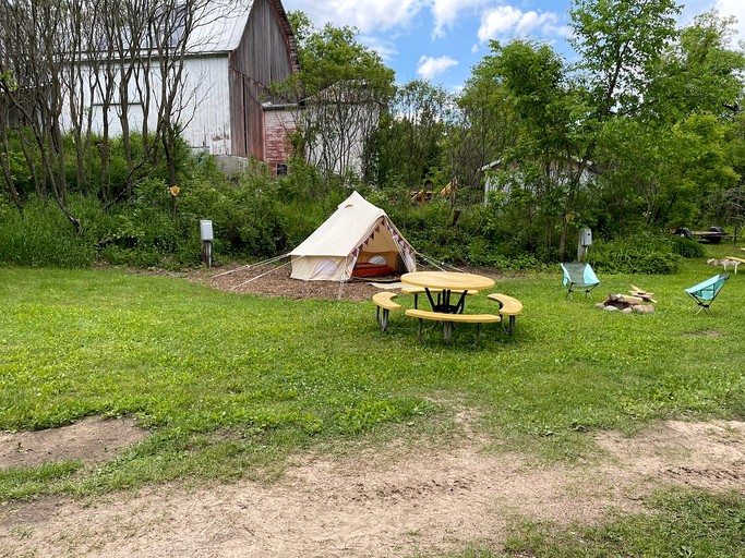 Bell Tents (Waupaca, Wisconsin, United States of America)
