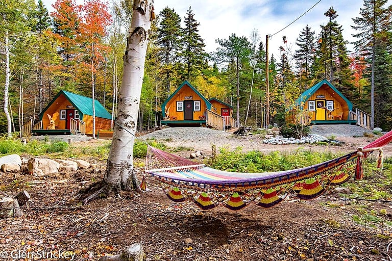 Cabins (Baddeck, Nova Scotia, Canada)