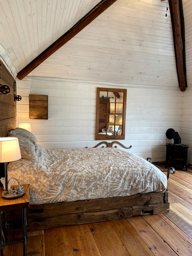 Cabins (Ormstown, Quebec, Canada)