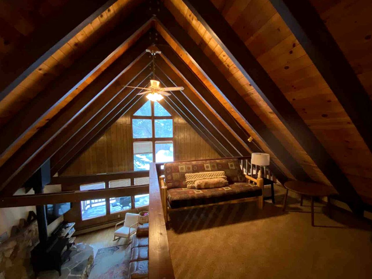 Spacious Cabin Rental with a Cozy Fireplace Ideal for Lake Tahoe Family Vacations