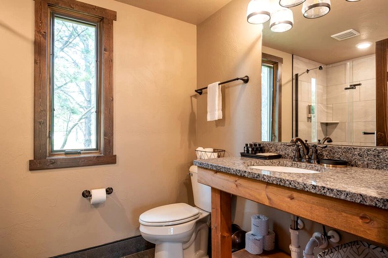 Cabins (Custer, South Dakota, United States of America)