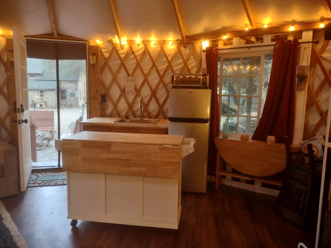 Yurts (Santa Paula, California, United States of America)