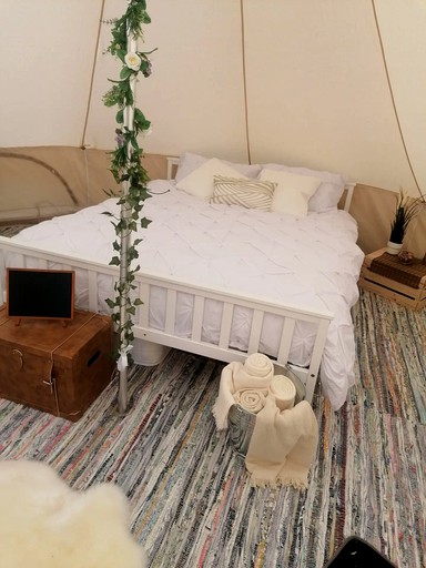 Bell Tents (Oxfordshire, England, United Kingdom)