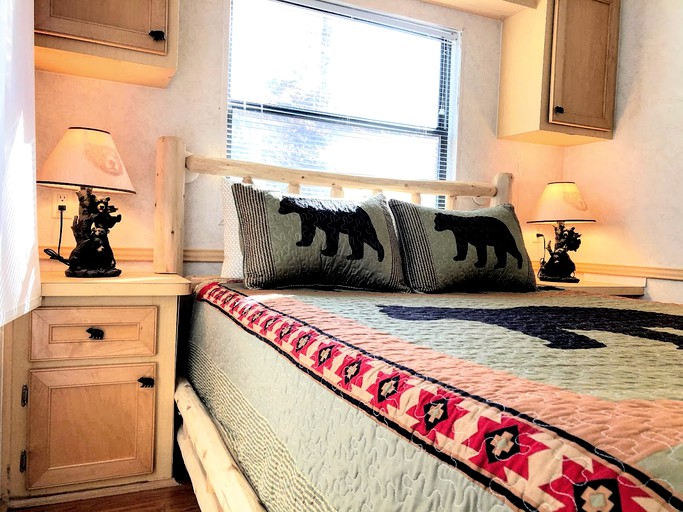 Cabins (Whittier, North Carolina, United States of America)