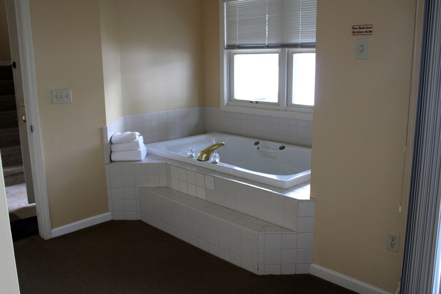 Fantastic Family Rental with Interior Spa in New York