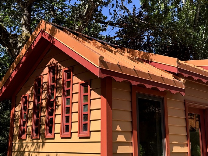 Magical Riverside Cabin Haven Near Umpqua River, Oregon