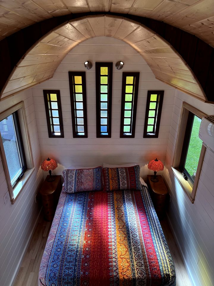 Magical Riverside Cabin Haven Near Umpqua River, Oregon