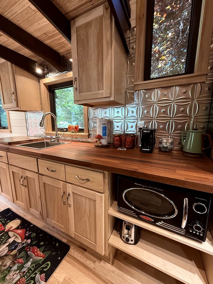Magical Riverside Cabin Haven Near Umpqua River, Oregon