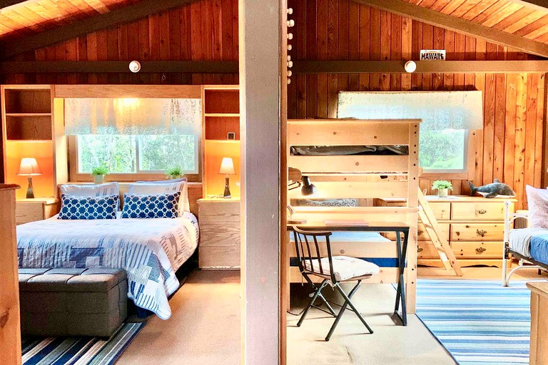 Cottages (Volcano, Hawaii, United States)