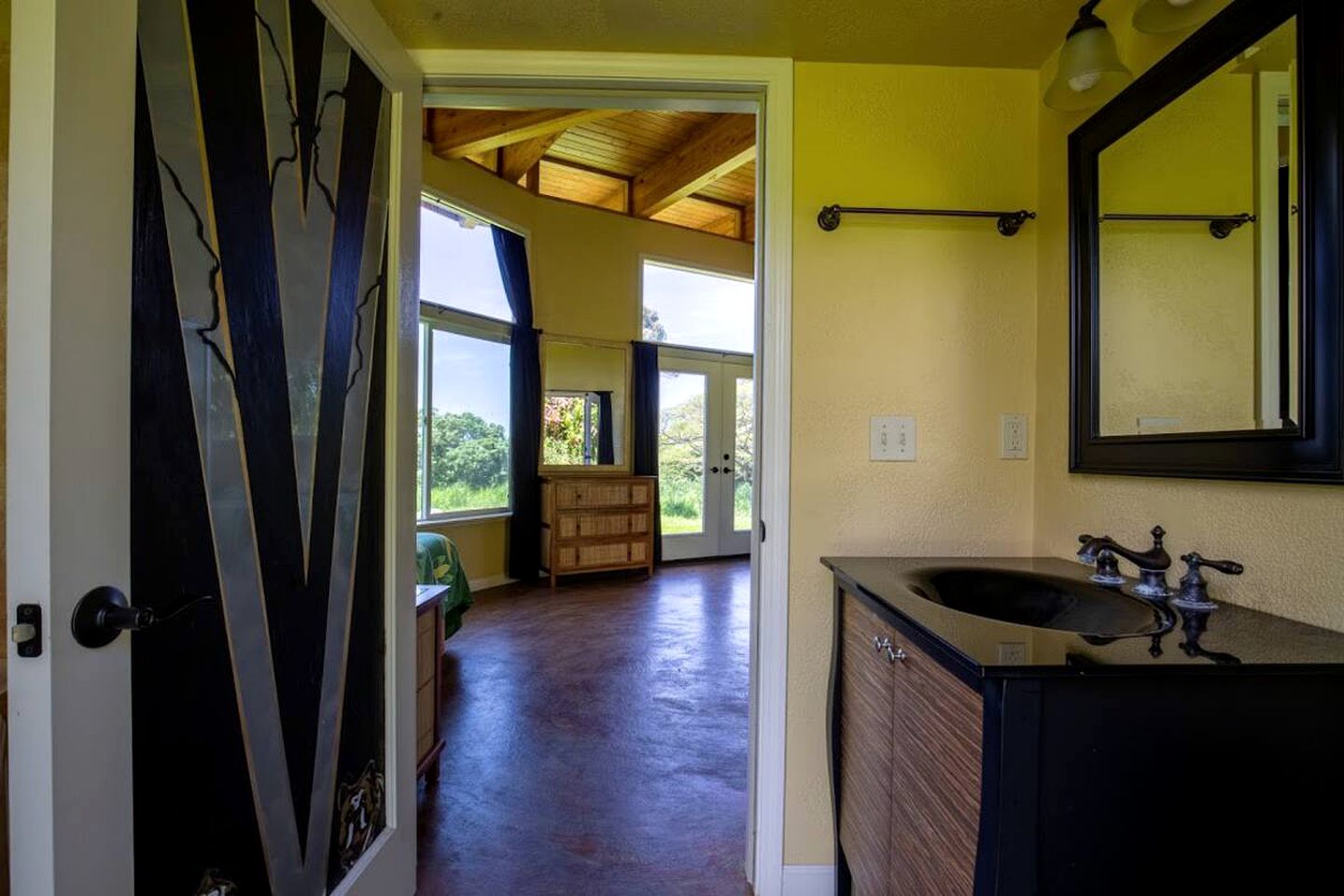 Serene Cottage Rental Ideal for Glamping in Hawaii