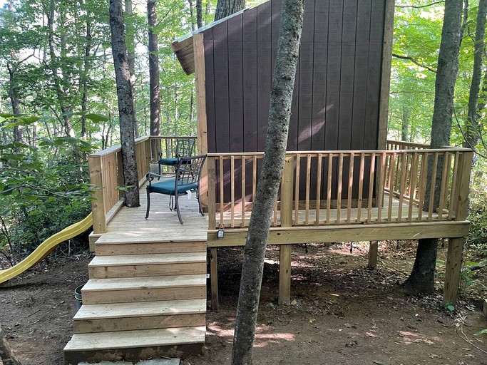 Tree Houses (Boone, North Carolina, United States of America)