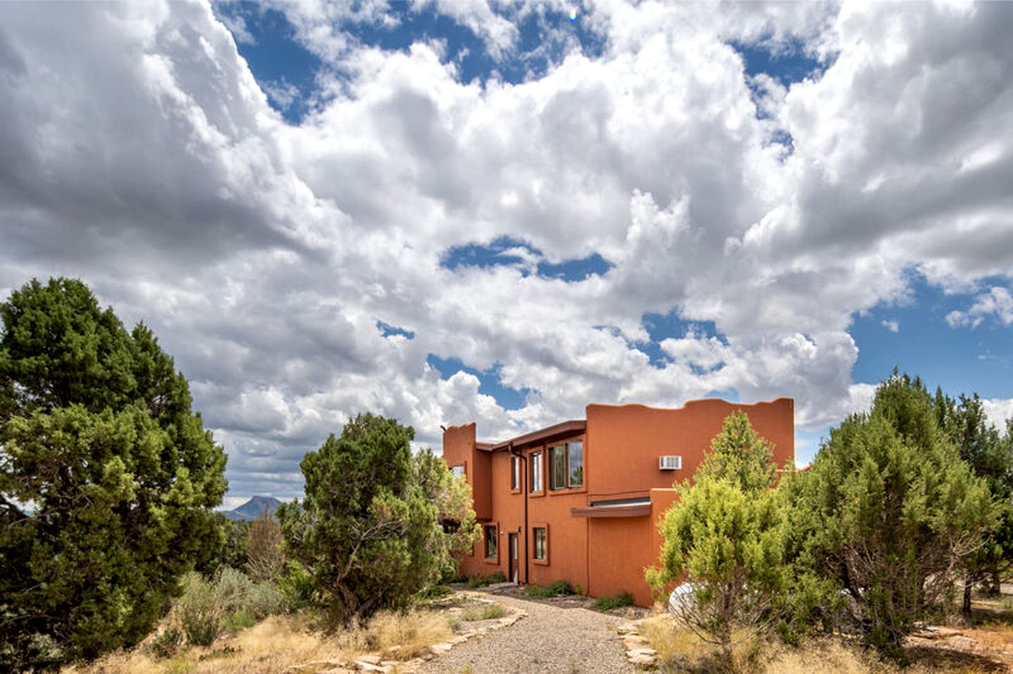 Luxury Vacation Rental with a Fireplace and Views near McPhee Reservoir in Colorado