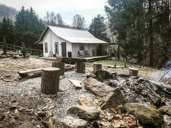 Cabins (Robbinsville, North Carolina, United States of America)