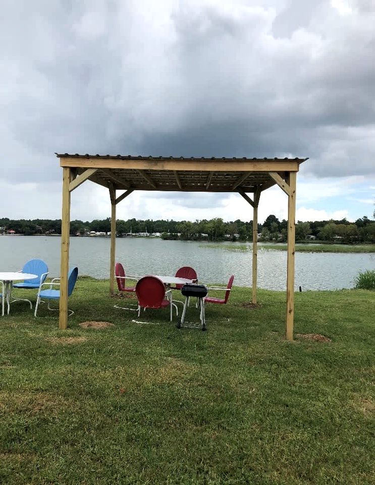 Comfortable Tiny House Rental Ideal for Texas Glamping