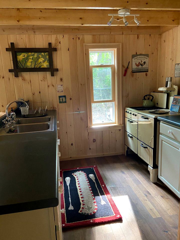 Idyllic Potsdam Retreat Ideal for Glamping in New York