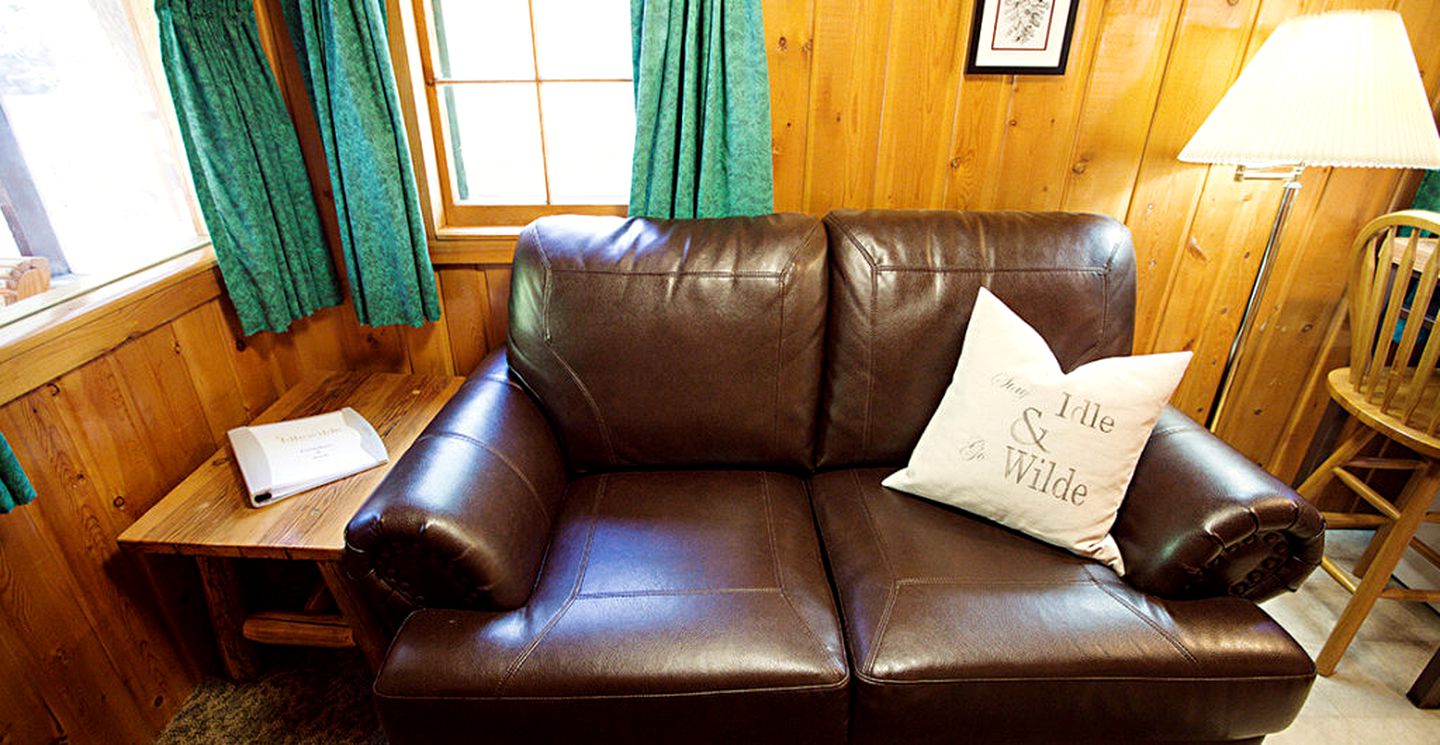 Intimate Estes Park Cabin for a Romantic Getaway in Colorado