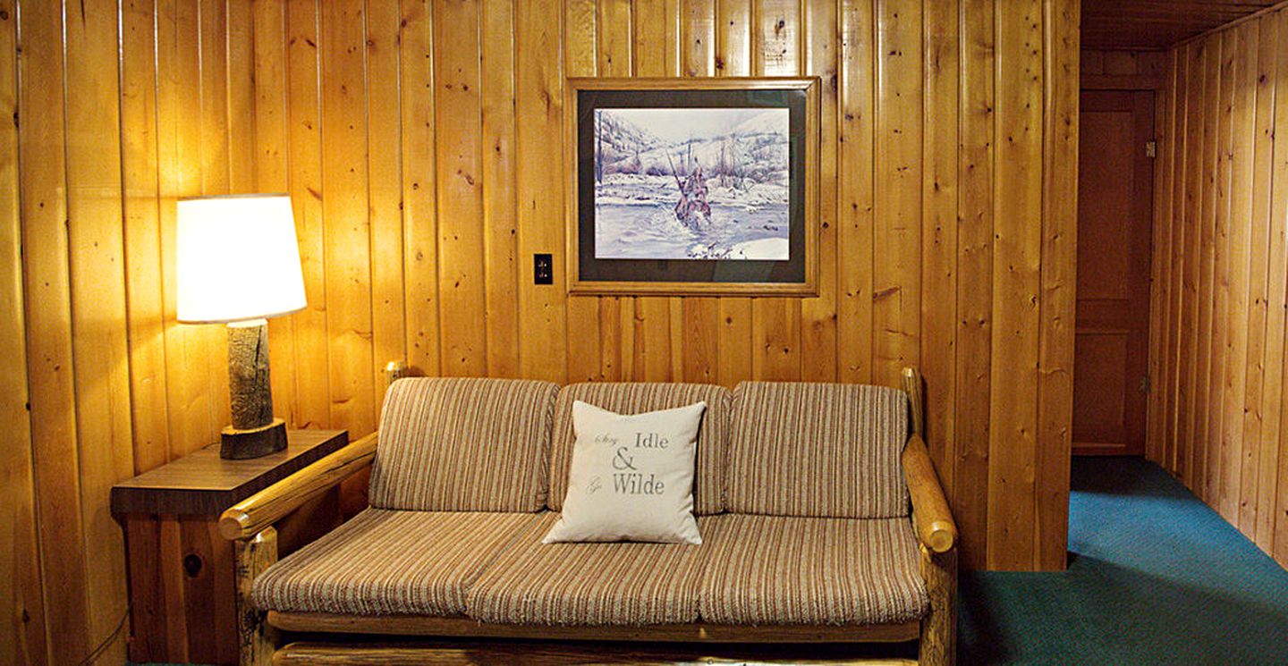 Cozy Estes Park Accommodation with a Lovely Porch