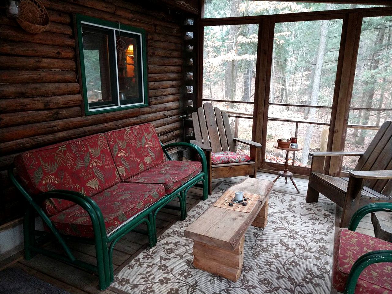Charming Cabin Rental Ideal for a Family Getaway in Michigan