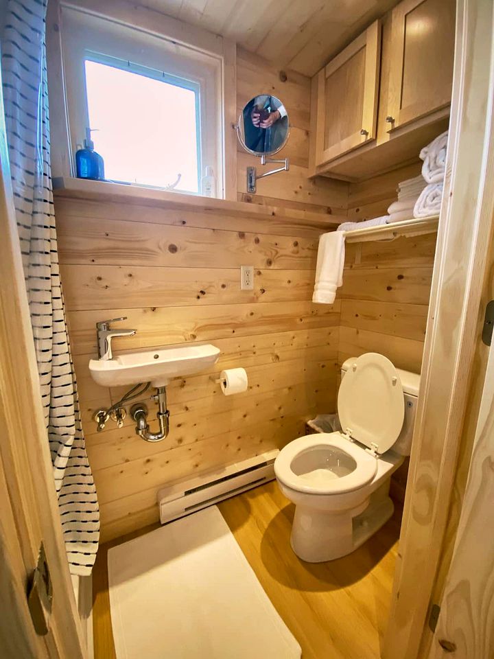 Rainbow Tiny Home with View & Hot Tub near Hot Springs, El Prado, NM