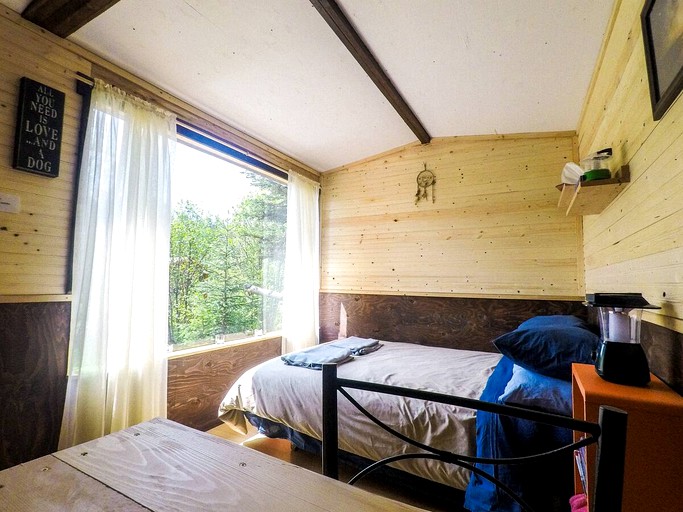 Cabins (Golden, British Columbia, Canada)