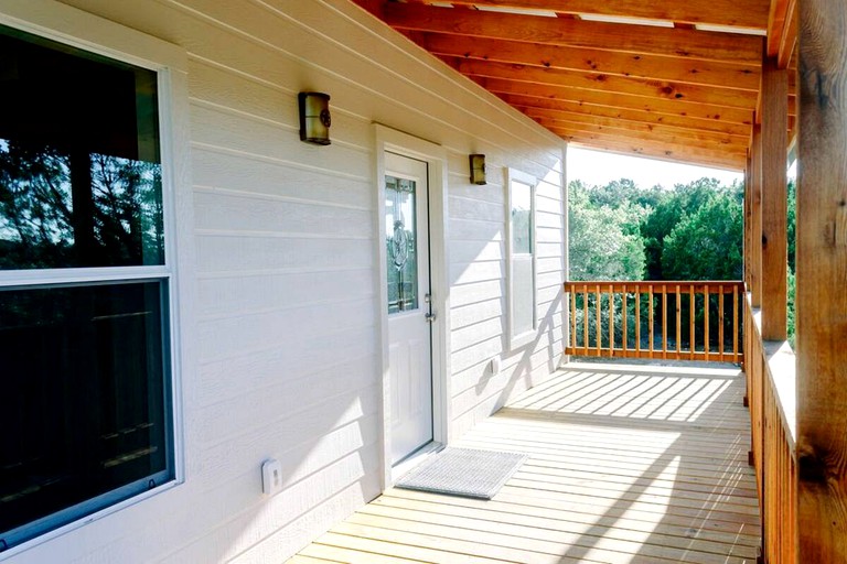 Cabins (Austin, Texas, United States of America)