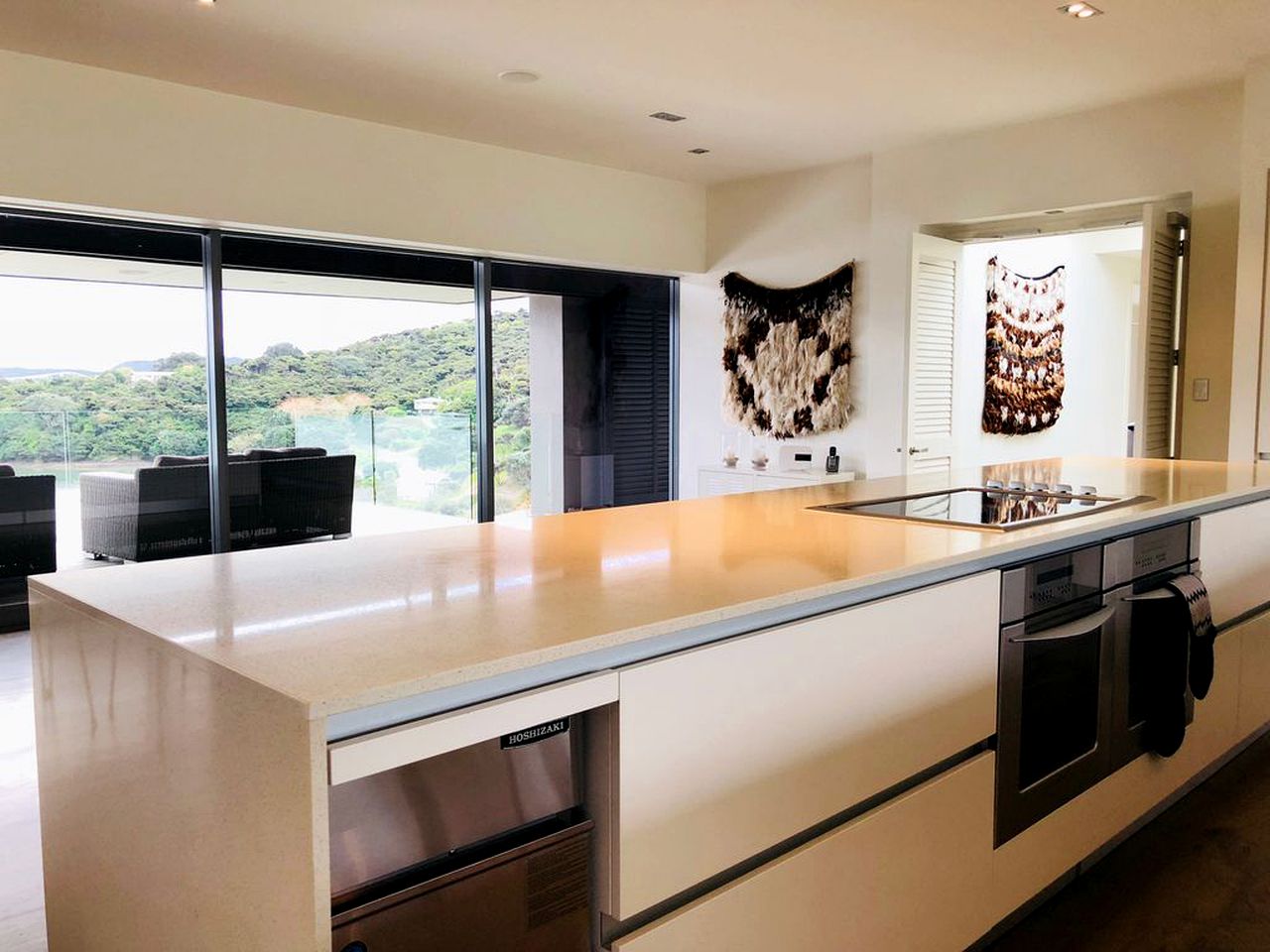 Stunning Luxury Beach House in Oke Bay for Amazing Family Holidays on the North Island