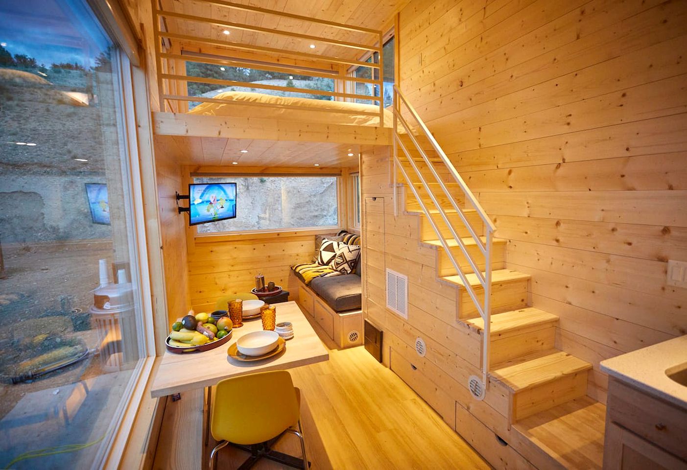 Bougie Tiny Home with Mountain Views, Hot Tub, Just 2 miles to Black Rock Hot Springs, NM