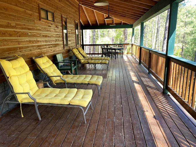 This Prescott cabin rental is ideal for getaways in Arizona.