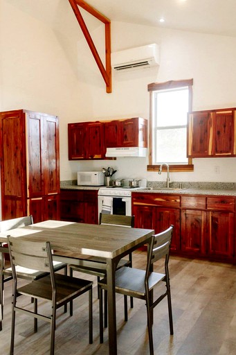 Cabins (Austin, Texas, United States of America)