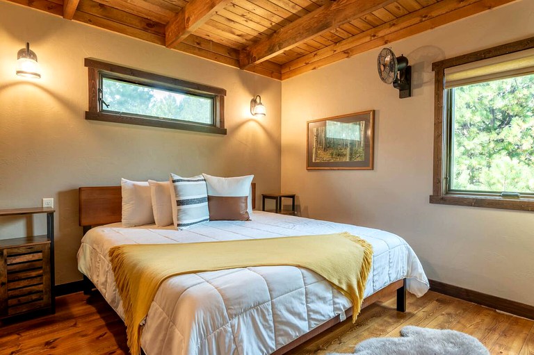 Cabins (Custer, South Dakota, United States of America)