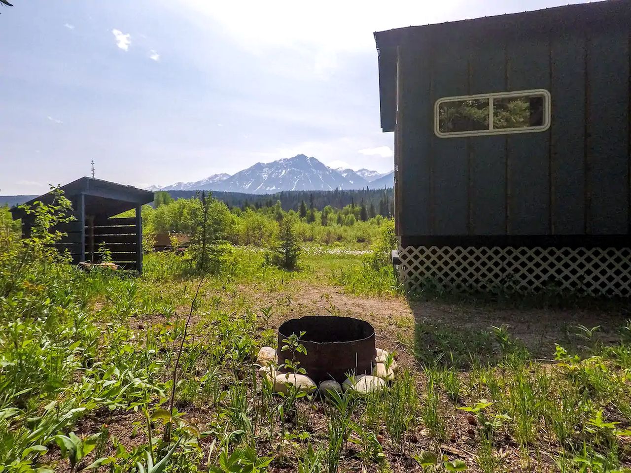 Fabulous Dogsled Retreat Ideal for Columbia Valley Vacations