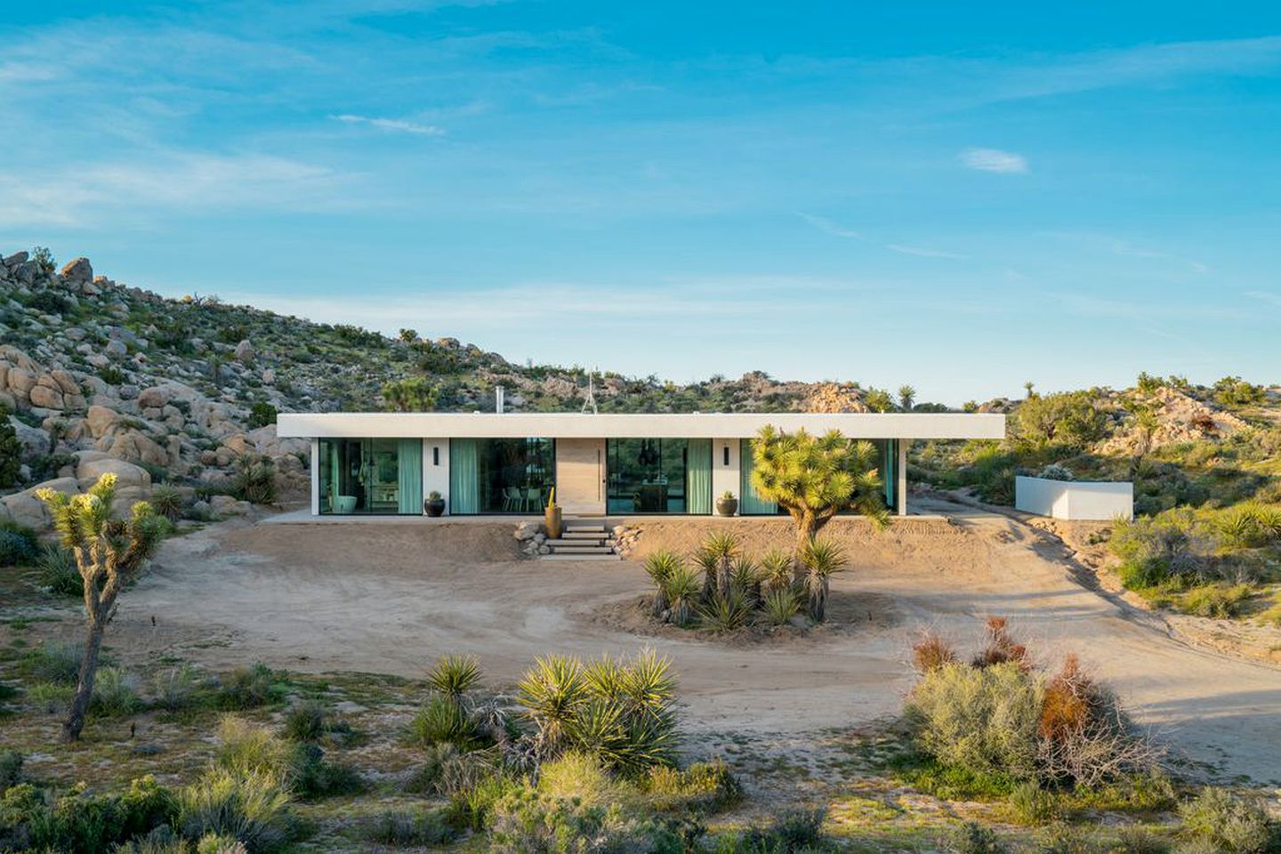 Spectacular Joshua Tree Vacation Rental for Getaways from Los Angeles